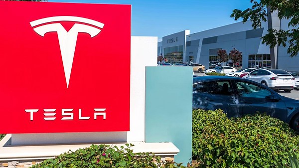 Tesla stock gains on China trade deal, market cap back above $1T