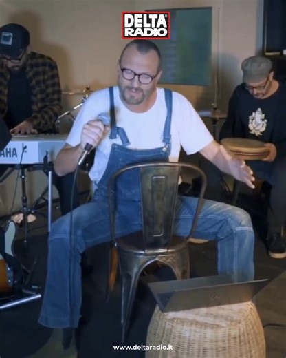 🎶🔥 Biagio Antonacci torna live! 🔥🎶 Il cantautore regala al pubblico un’esperienza unica con “Unplugged 2026”: ben 40 concerti in 4 arene storiche dell’Italia! 🇮🇹✨ 📍 Live dal luglio al settembre 2026 in location splendide come il Teatro Greco di Tindari, l’Anfiteatro Romano di Lucera, l’Anfiteatro del Vittoriale e il Teatro Grande di Pompei. Accompagnato dai suoi musicisti e da un quartetto d’archi, Biagio ci farà vivere le sue canzoni con un sound più intimo e profondo che mai 🎤🎻❤️ #Bia