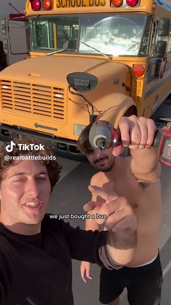 Recap of the Fortnite battle bus build. What would you guys do inside? #fortnite #bus #transformation #cartok