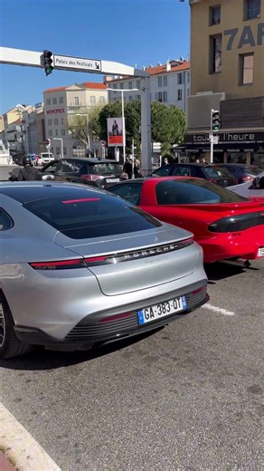 🚨 Porsche électrique VS Pontiac V8 thermique 🔥⚡ Qui gagne vraiment ?!