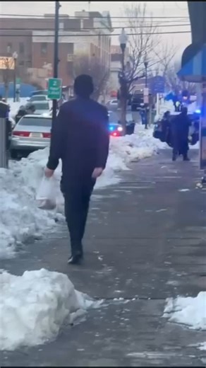 Frontline Youth on Instagram: "COMMUNITY CAMERA: ICE SPOTTED ON SMITH STREET IN PERTH AMBOY, NJ. THEY ARE RUMORED TO BE CHECKING CAR REGISTRATIONS. PLEASE SPREAD THE WORD AND STAY SAFE."