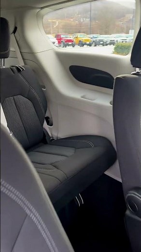 2023 Chrysler Voyager