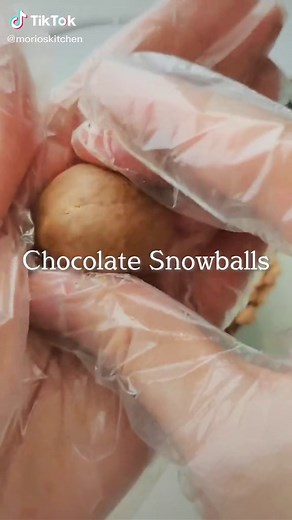How to Make Chocolate Snowball Cookies 🍫⛄️ | チョコのスノーボールクッキーの作り方