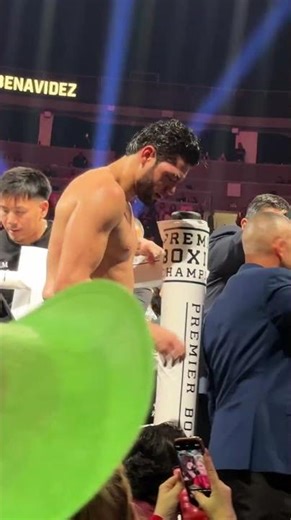 Benavidez just took Zurdo’s belts. #boxing