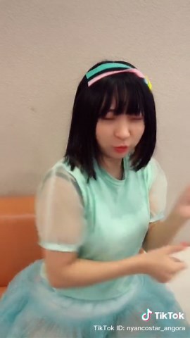 さくらんぼがかかったら絶対に踊らなければならない。それが #強制にゃんこスター です。にゃんこダンスの本家アンゴラ村長です。#にゃんこスター #さくらんぼ