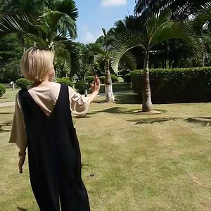 10K views · 108 reactions | DJI Spark 小型無人機的手勢操作體驗。看來真的挺容易的。 #dji #spark #drone | Yahoo Tech HK | Facebook