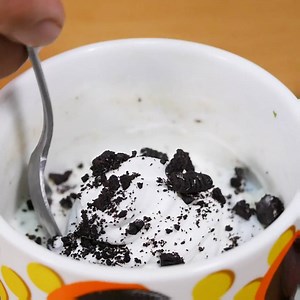 Three Variations on Chocolate Cheesecake made in Mugs! Full recipe : https://www.youtube.com/watch?v=fNCOMhriWd4 | TabiEats