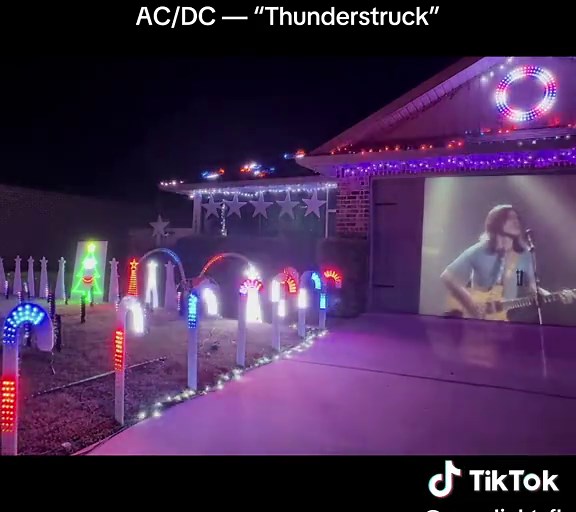 AC/DC Christmas Lights: Thunderstruck Celebration