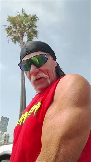 Hulk Hogan in Fort Lauderdale on spring break with the joke of the day. #lol #hulkhogan #spring