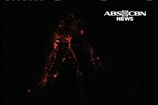 666K views · 10K reactions | LOOK: Lava continuously flowing from Mayon Volcano's crater. Phivolcs warns of possible hazardous eruption within weeks or even days as alert level 3 has been raised. | ABS-CBN News | Facebook