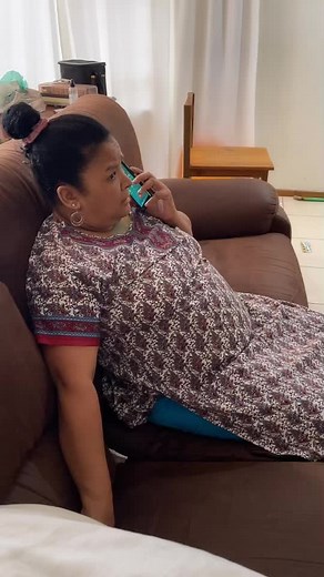 Dad pranked mama with a ‘flat tyre’😂😂😂 #satiktok🇿🇦 #tiktoksouthafrica🇿🇦 #fypシ #pranks #colouredmothers #colouredaunties