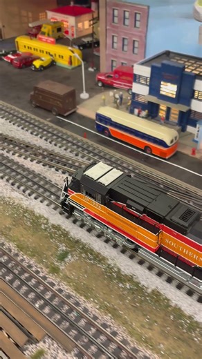 Lionel legacy SD70ACe duo pulls huge train! #train #railway #model #miniature #modeltrains #foryou
