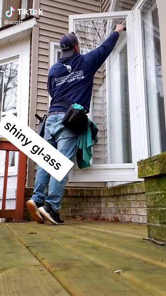 this is how we do...shiny glass!!#windowcleaning #fyp #oddlysatisfying