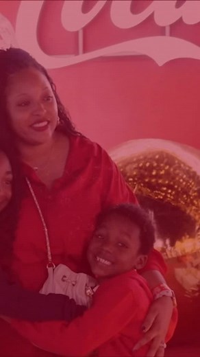 Family Photo Night Out is tonight at Classic Christmas — the perfect way to knock out this year’s holiday-card moment in one festive sweep. ✨ We’ll have six professional photo stations throughout the experience: the 20-ft Ornament, the Cable Car on the Memory Lane Photo Trail, the Heart installation, the 40-ft Tree, the Coca-Cola Truck, and the Sleigh. 📸 Each station offers a quick 30-second guided shot and complimentary digital downloads for personal use, making it easy to capture, share, and 