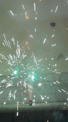 ￼Crazy crackling fountain!🔥 #pyro