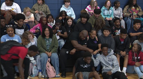 Former NFL player returns to Jefferson County to inspire students