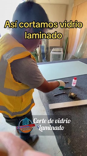 Cómo cortar vidrio laminado al centro