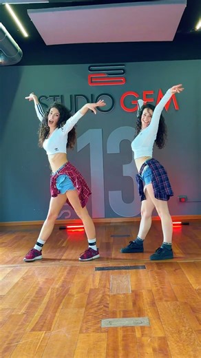 Nueva Yol - Bad Bunny (Super Bowl Official Dance)