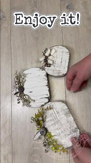 Wait… She Distressed Wood With a COMB?! 🤯 (You Gotta Try This!) #easycrafts