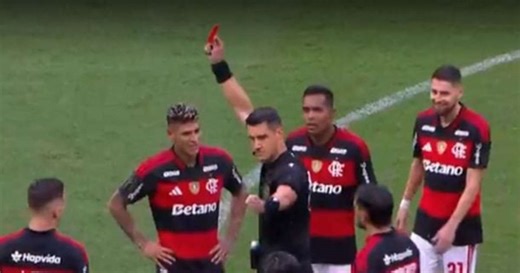 Carrascal é expulso de forma inusitada durante final entre Flamengo e Corinthians