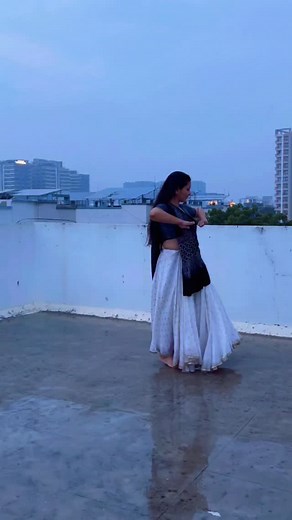 Piya tose naina lage re… and the rain joins the dance🌧️✨ . . . One of my favourite song For online classes Whatapp msg on 9898359579 . . #piyatosenainalagere #reels #dance #trendingreels #reelsinstagram #bollywood #trending #semiclassical #rain #viral #classicaldance #jonitagandhi | Nidhi Patel