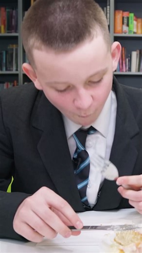 British kids taste American biscuits & gravy for the first time!