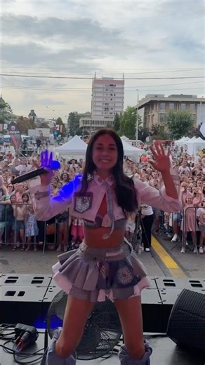 Viral Dance at my CONCERT 😊 | Andra Gogan