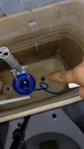 Instalación de juego de herrajes y mantenimiento de tanque de wc #TipsDePlomería #mantenimientopreventivo #Plomería #FERREPLOMERIAGARFER | Ferreplomeria GarFer