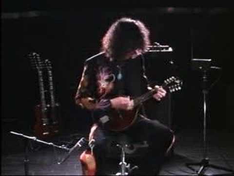 Led Zeppelin The Battle Of Evermore / plays mandolin