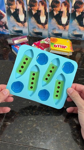 Making Titanic out of Jell-O #diy #dessert