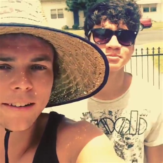 dynamic duo #calumhood #ashtonirwin #5sos @5 Seconds of Summer | ashton irwin