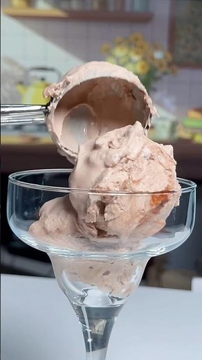 Wait... you're telling me this almost-empty Nutella jar turns into ice cream?! 😍🍫🍦