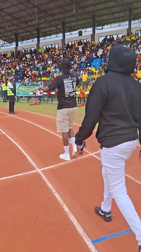 watch as I light up the stadium with My Girwani live performance🎤🔥 Yesterday’s epic match between Gor Mahia and Nairobi United was made unforgettable⚽️🎶 #for #StadiumVibes #PrinceIndah #GirwaniLive #GorMahia #NairobiUnited #unforgettableday #janabi #kisumu #MusicRecap #FootballFever #GirwaniLive #LiveInTheMoment@MozzartKenya #mozzartbetkenya #mozzart #likes #followers #tiktoker #foryoupage
