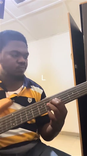 HOW TO PLAY THE INTRO OF SMJ PRAISE BREAK MEDLEY (TAKEOVER 2025) ON BASS 🎸🔥 | Bass Cover