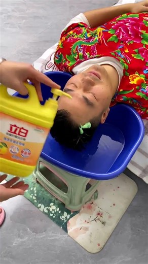Lying-down shampoo basin for elderly, pregnant women, children, patients. Easy hair washing