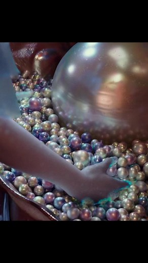 Valerian Movie Scenes: Rihanna in Valerian and the City of a Thousand Planets