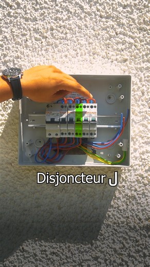 ✨ Comment bien planifier une cuisine moderne ? Une bonne cuisine, c’est avant tout une planification intelligente et une exécution professionnelle. Avec BATIPRO, vous avez la garantie d’un résultat moderne, fonctionnel et durable. 📍 NEW TOWER – Centre Urbain Nord, Tunis – 6ème étage, Bur. 636 📍 Midoun – Complexe Zitouna, Djerba 📍 Sidi Ameur – Monastir 📞 216 22 660 630 📧 contact@batipro.tn 🌐 www.batipro.tn #Batipro #CuisineModerne #Rénovation #ConstructionTunisie #DesignIntérieur #Tunis #Dj