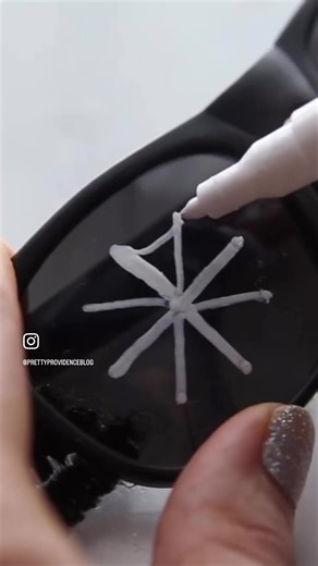 This DIY Spider costume is and cheap, easy, and so unique!Whether you need a toddler spider costume or an adult sized one, this will work for anyone! #spidercostume #diycostume #costumeidea #halloweencostume