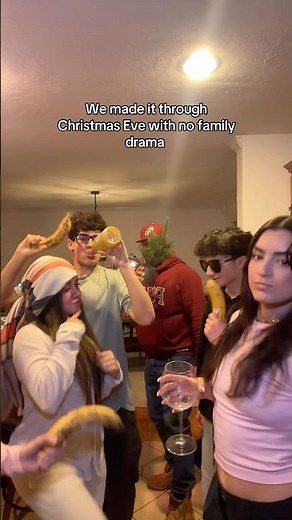 Kitchen dance party #christmasevevibes #cristinadiaz