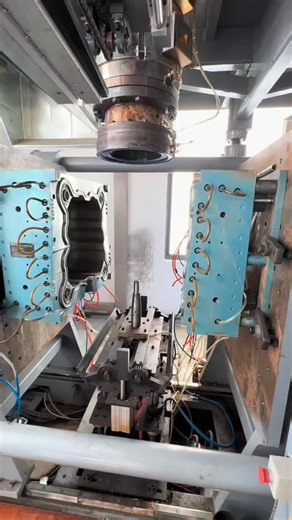 Machines Tech on Instagram: "Industrial PVC drum manufacturing process! 🔵⚡ Watch this massive blow molding machine create plastic drums from scratch! The engineering, the scale, the precision... absolutely impressive! 🤯 From raw plastic to finished drum! 💪 Who else loves watching manufacturing processes? 👇 #manufacturing #blowmolding #industrial #satisfying #oddlysatisfying"