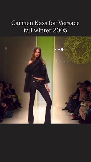 Fashion & everything Fashion ✉️ིྀ🧿 on Instagram: "Carmen Kass for Versace fall winter 2005 #versace#runway#fashion"