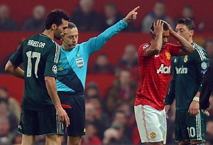 Furious Manchester United fan dials 999 after Nani's red card