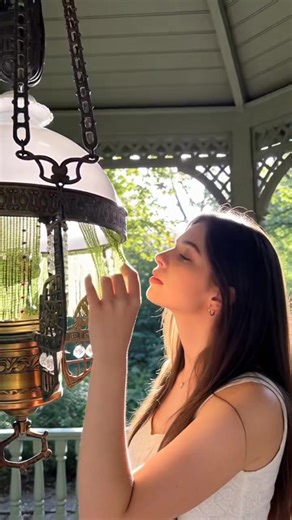 Magnificent Jugendstil hanging lamp, finely crafted from brass and bronze and labishly adorned with green and red glass beads. Perfect for a garden gazebo. Available now. 📦Worldwide shipping. 🔗decosmutia.com #ArtNouveau #hanginglamp #interiordecor #antiquelighting #AntiquesDeCosmutia