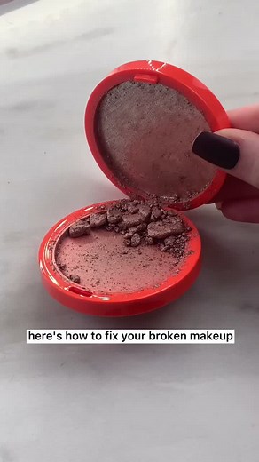 Fix Broken Powder with Water - Makeup Hack