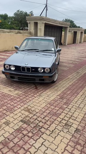 BMW 325i Gusheshe Spinning with Power Pipes | AtosGotBars