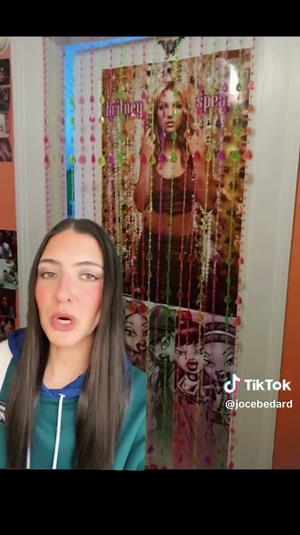 Nostalgic Bedroom Decor from the 90s and 2000s