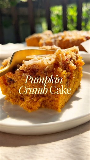 ☕️🍁! My simple but classic Pumpkin Crumb Cake! Recipe in comments and description ⬇️