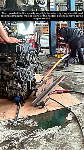 How to Remove Honda Crankshaft Bolt Safely #shorts