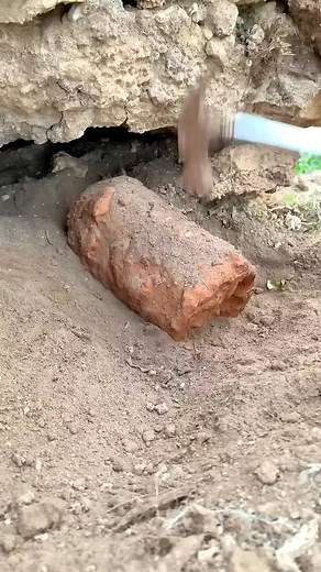 secrets beneath the #surface the metal #detecting expedition #treasurediscoveries #gold #history #fbreels #reelsviralfb #reelsfypシ #reelschallenge #treasurehunter #archeology #metaldetector #histor #goldjewelry | Discovering Treasure