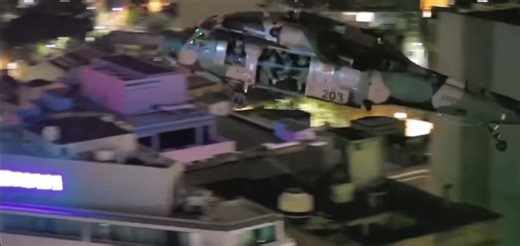 Australian Special Forces 2nd Commando Regiment Conducting Fast Rope Insertion in Sydney CBD, 2020. #australian #specialforces #military #fyp #training